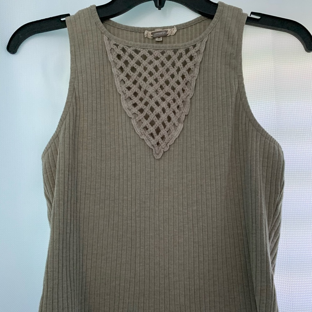 Gimmicks green tank with crochet